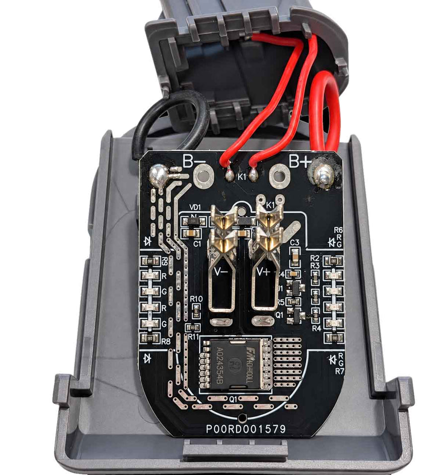 Makita 18V LXT to Dyson V7 battery adapter: Inside the adapter